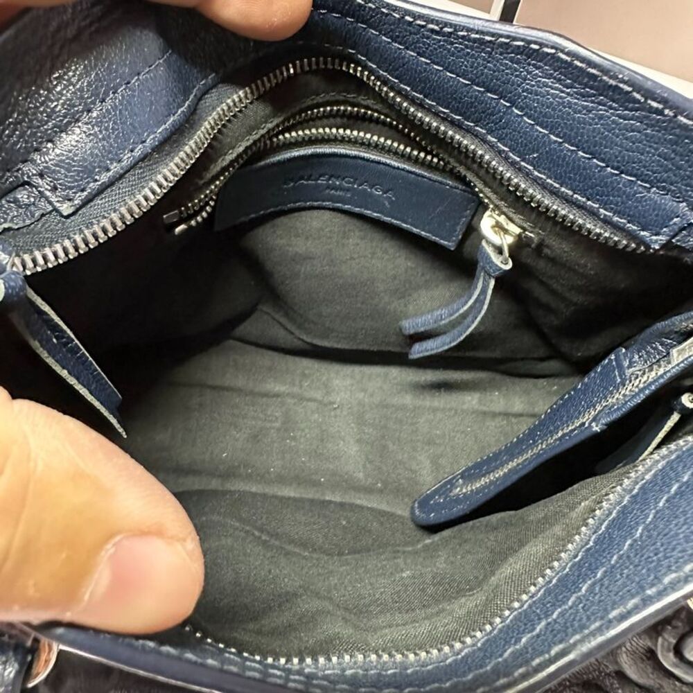 Balenciaga Women Pre-Loved Bag Very Good Condition - Picture 8 of 9
